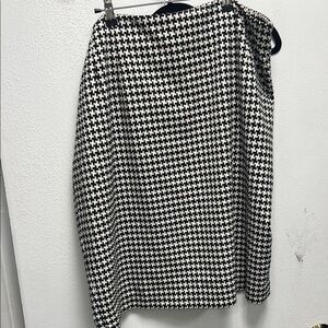 Amanda Smith Black and White Asymmetrical Pencil Skirt